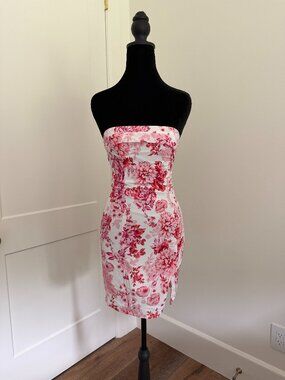 That’s So Fetch Strapless Floral Mini Dress